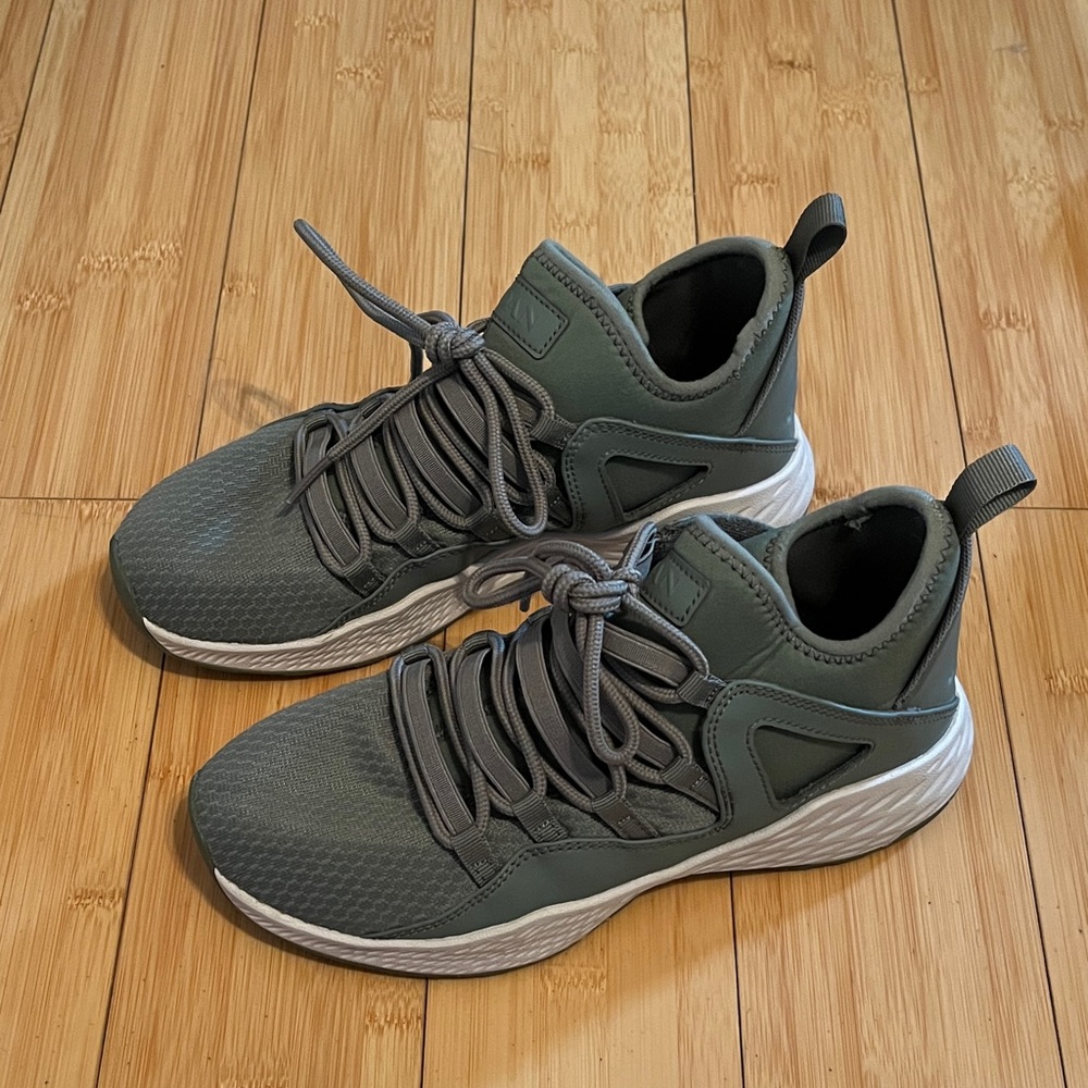 Jordan Men's Gray Athletic Shoes